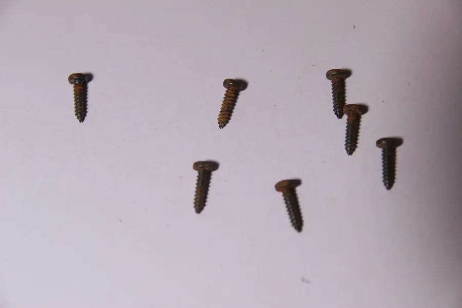 very dirty screws