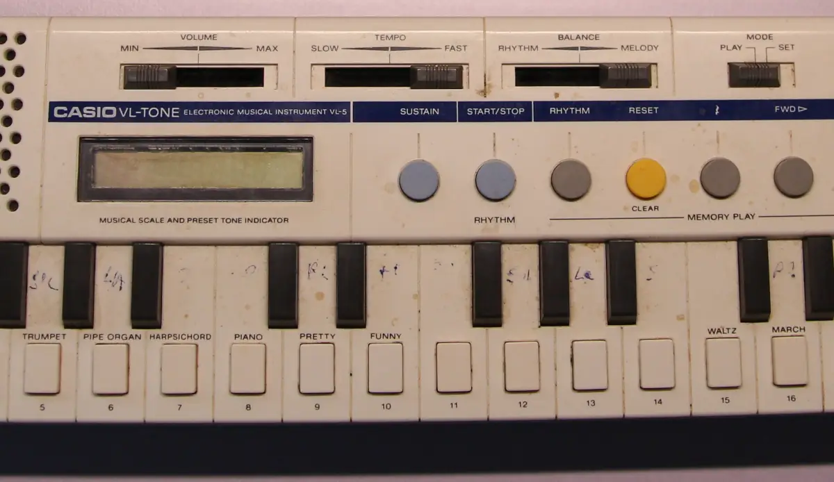 Casio VL-5 dirty (close up)