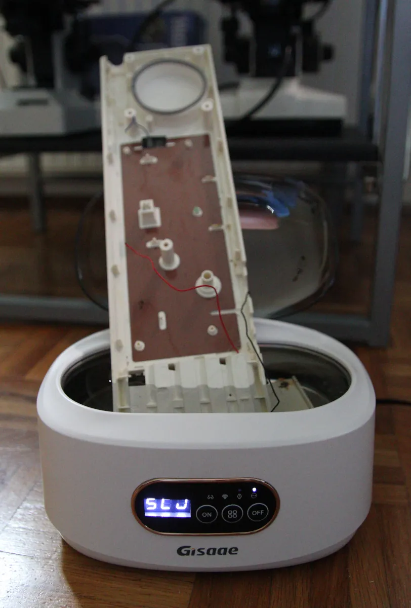 Casio VL-5 battery compartment cleaning